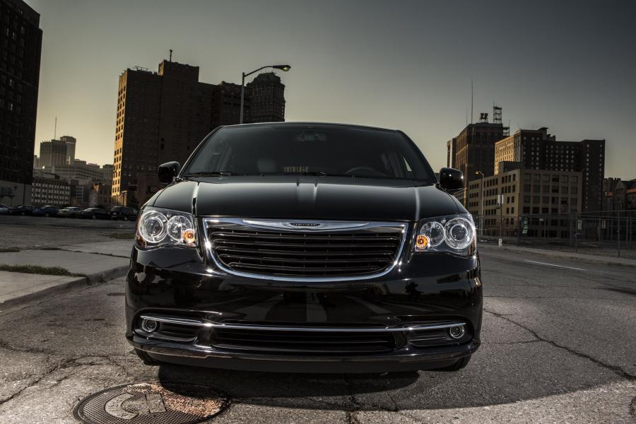  Chrysler Town & Country S 2013 года  (фото 12 из 12)